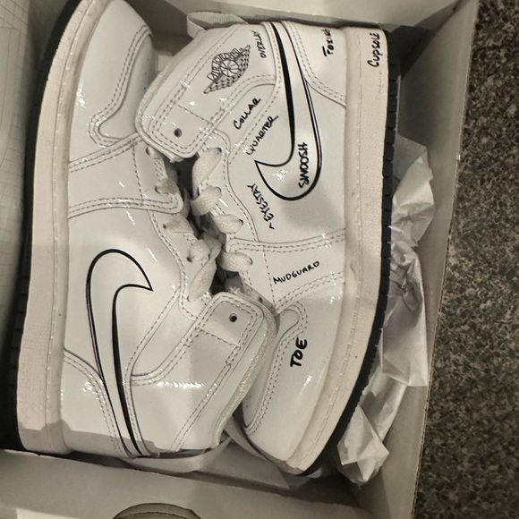 6 Pairs of Boys Shoes - Picture 4 of 7